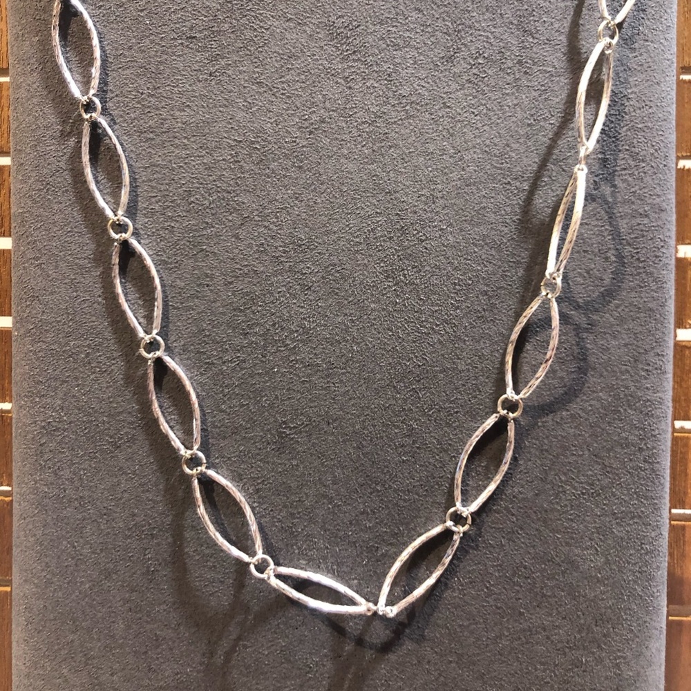 Silver necklace elegant classy delicate professional fine minimalist